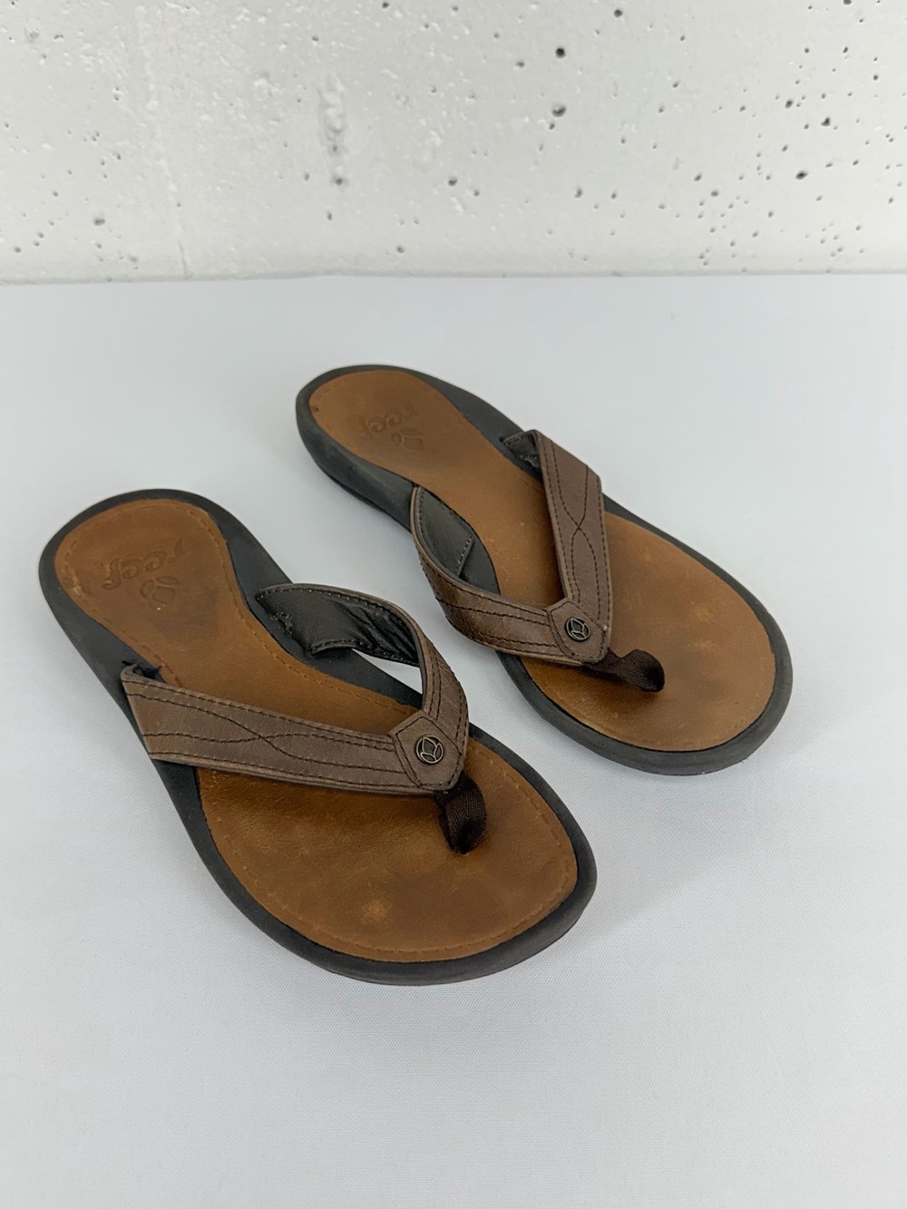 Reef Women’s size 6 Brown Leather Thong Sandals